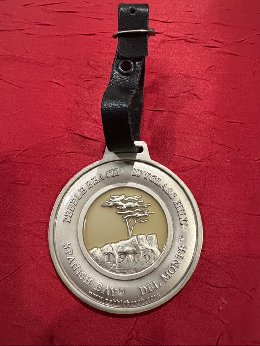 Pebble Beach Silver and Cream Medallion Bag Tag